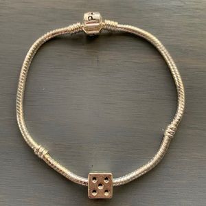 🎅🏻HOLIDAY SALE🎄Dice charm